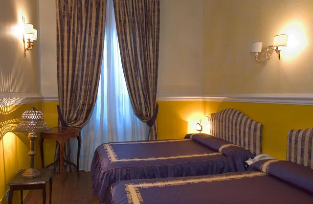 غرفة ثلاثية بسرير كوين وسرير فردي، Fontana Hotel Rome 1/5