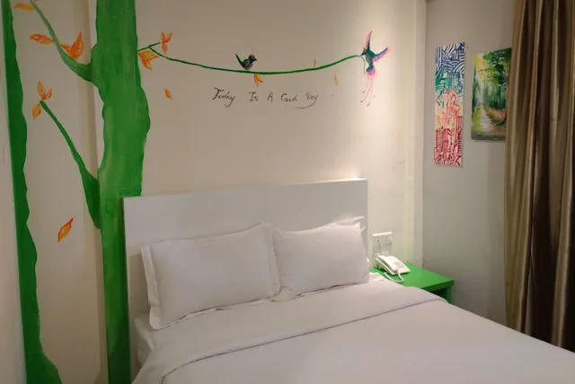 غرفة ديلوكس بسرير كوين، Hotel Strawberry Fields 1/3