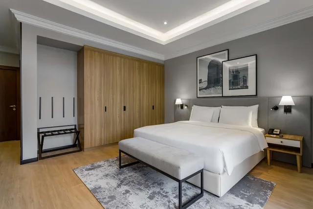 جناح بسرير كينج بغرفتي نوم، فندق راديسون مطار الرياض(Radisson Riyadh Airport) 1/10