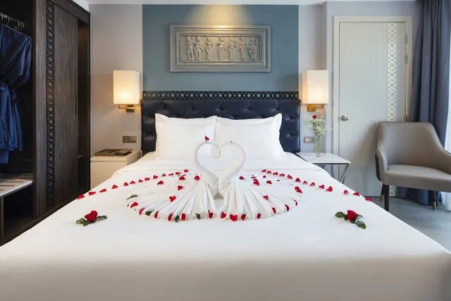 غرفة جونيور بسرير كوين بإطلالة على المدينة بشرفة، Erica Nha Trang Hotel 1/3