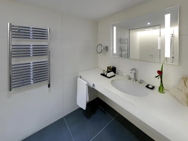 Luxury, King Bed, Lagoon View, Balcony، Sofitel Abidjan Hotel Ivoire 4/4