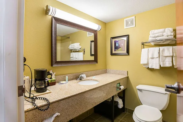 Room, 2 Queen Beds, Super 8 by Wyndham Alexandria LA 2/2