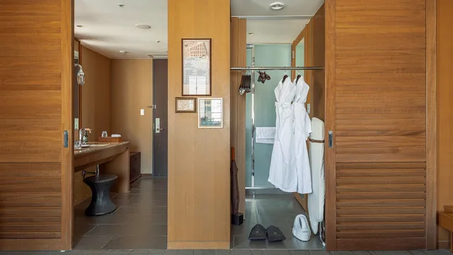 Club, Deluxe, King Bed, Harbour Side، Oriental Hotel 3/3