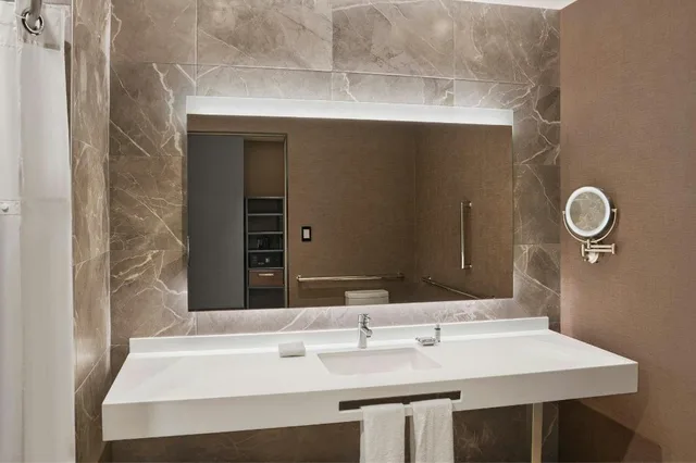 غرفة بسريرين مزدوجين بإطلالة على المدينة لذوي الإعاقة، Ac Hotel By Marriott Saltillo 2/2