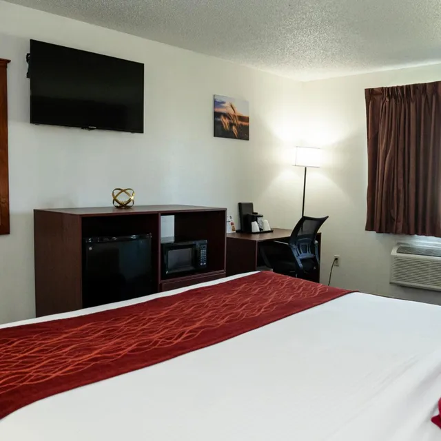 جناح بسرير كينج بجاكوزي، New Victorian Inn York 6/8