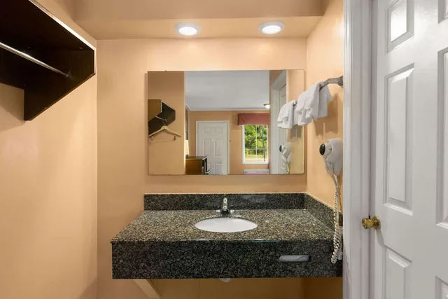 غرفة قياسية بسرير كوين، Econo Lodge Cornersville I-65 7/7