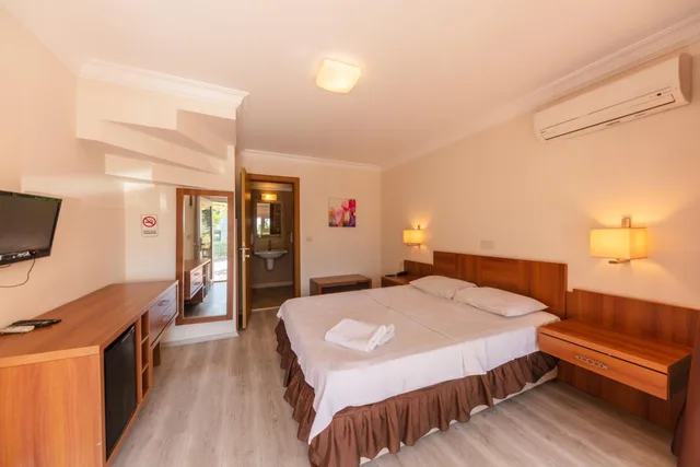 غرفة ثلاثية بإطلالة على الحديقة، Melis Otel 1/6