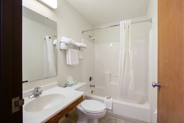 جناح، OYO Hotel Portage I-94 4/5