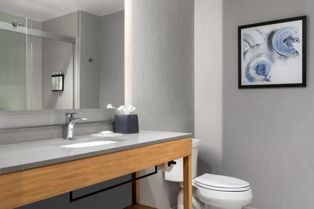 غرفة بسريرين كوين في طابق مرتفع، Hyatt Place Toronto Airport 2/3