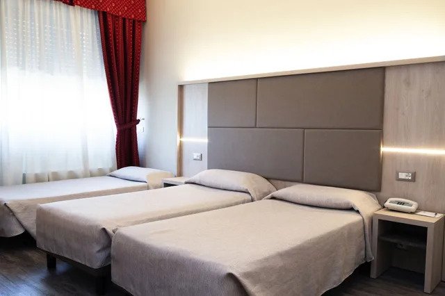 Family, Triple, 1 Double and 1 Single Bed, JR Hotels Gate 7 Bologna 2/7