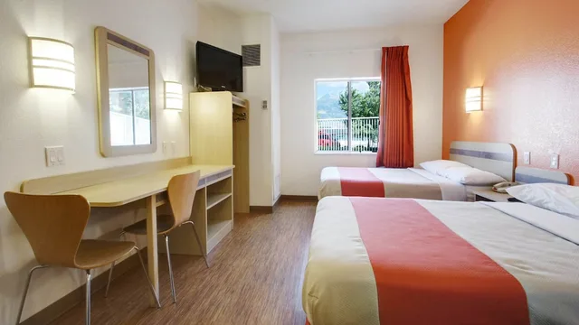 غرفة قياسية بسريرين مزدوجين، Motel6 Lehi, UT – Thanksgiving Point 3/3