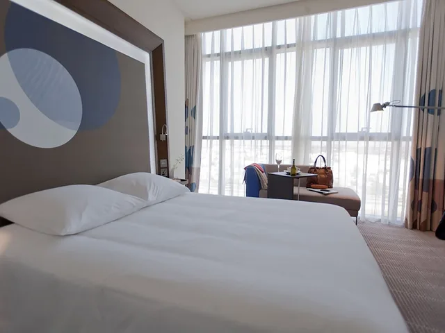 شقة بسرير مزدوج وسرير فردي، Novotel Abu Dhabi Gate 1/10