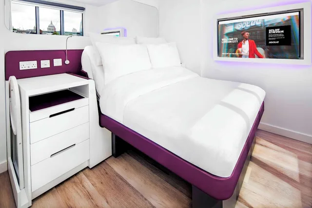 غرفة بريميوم بسرير كوين، YOTEL London City, Select by Hilton 8/14
