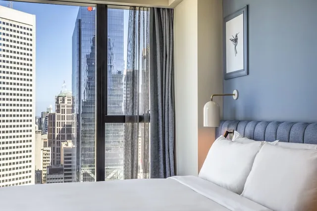 غرفة بريميوم بسرير كينج بإطلالة على المدينة في طابق مرتفع، voco Melbourne Central, an IHG Hotel 3/10