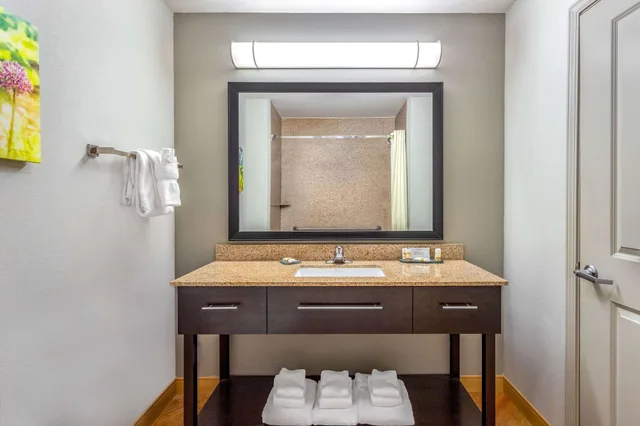 Deluxe, Suite, King Bed, La Quinta Inn & Suites by Wyndham Columbus - Edinburgh 7/9