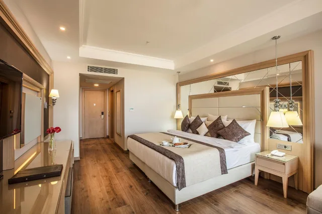 غرفة بسرير مزدوج بإطلالة على الحديقة، Korumar Ephesus Beach and Spa Resort 1/7