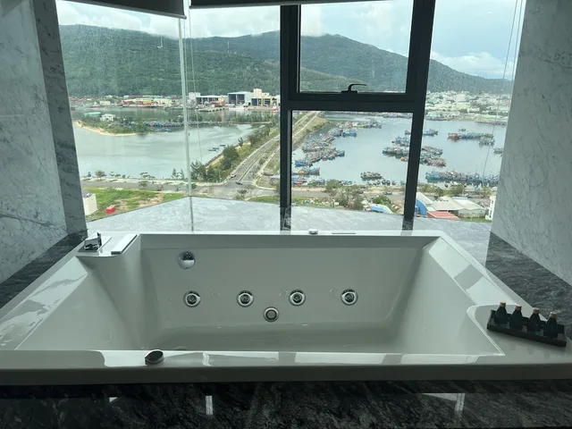 جناح رئاسي بانورامي بإطلالة، Alansea Danang Hotel 4/4