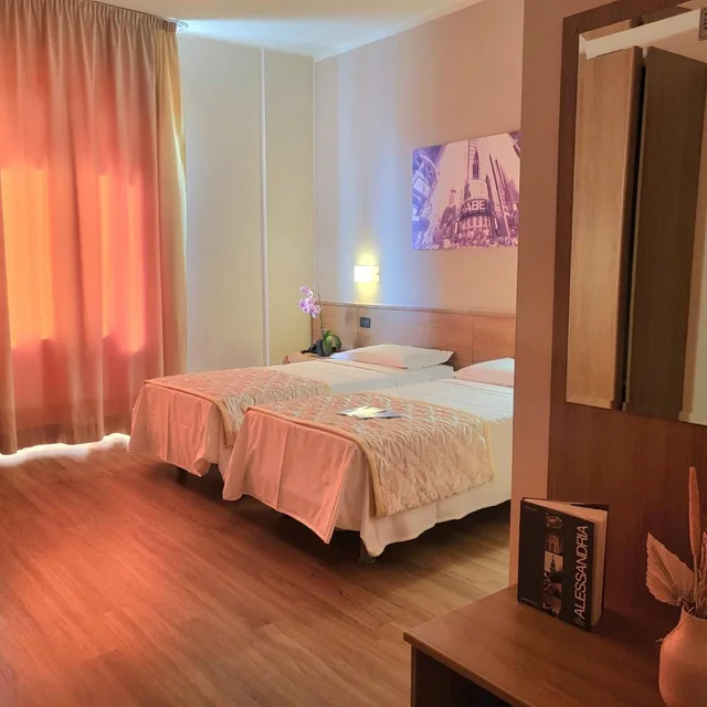 غرفة ديلوكس ثلاثية، Hotel Lux 8/10