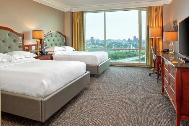 غرفة بسريرين كوين مع دخول صالة النادي، Hilton Lac Leamy 2/5