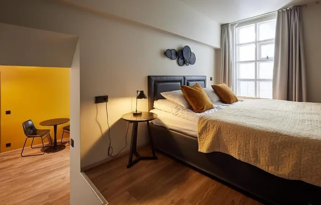 غرفة عائلية بسريرين منفصلين مع أريكة، Hotel Fron 1/4
