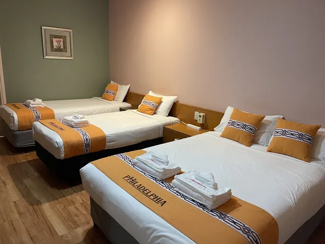 غرفة عائلية بسرير كوين وسريرين منفصلين، Philadelphia Motor Inn 1/7