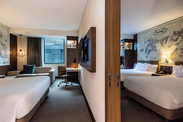 غرفة سوبيريور بسرير كينج مع أريكة، Courtyard By Marriott Bogota Airport 3/7