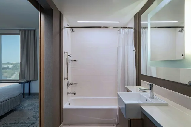 جناح بسريرين كوين بإطلالة على البحيرة مع سرير سحّاب إضافي، Springhill Suites Austin Cedar Park 3/6