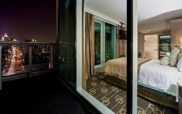 Room, Queen Bed, Empire Building View, Wyndham Garden Chinatown Hotel 1/1