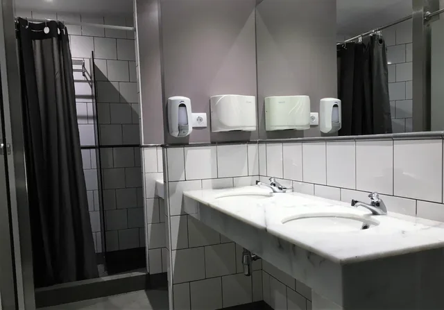 Mixed Dorm, 4 Beds, HelloBCN Hostel 4/5