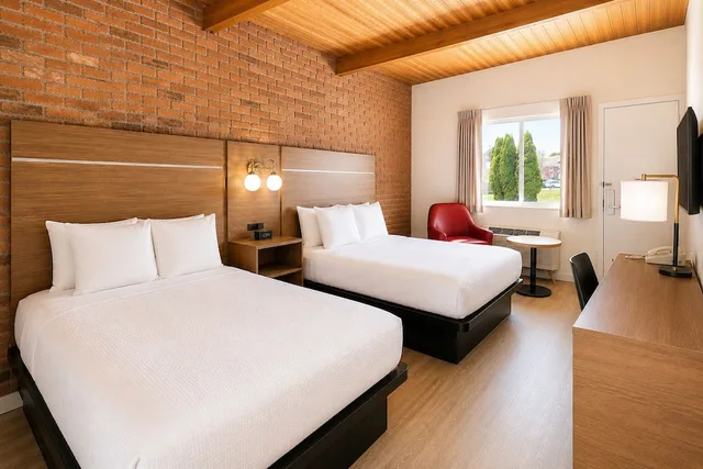 غرفة قياسية بسريرين كوين، Ramada by Wyndham 1000 Islands/Gananoque 4/10