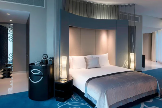 Cool, Suite, King Bed, Sea View, Corner, W Doha 1/3