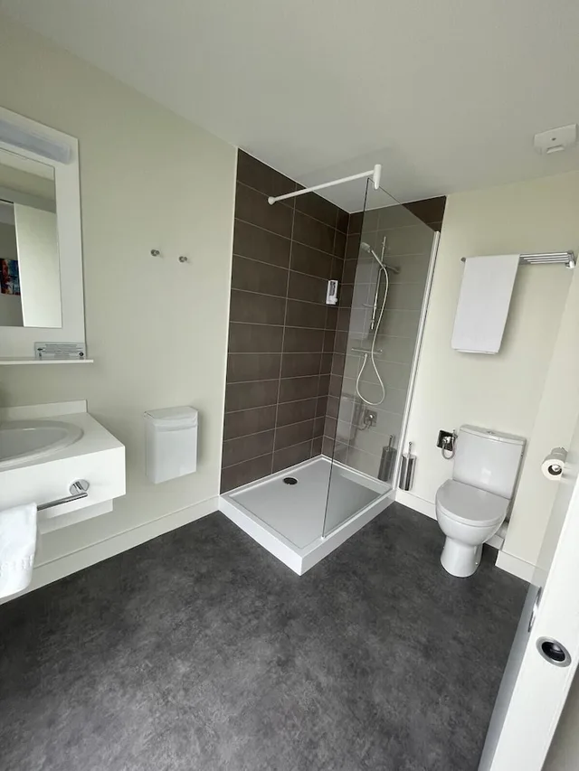 غرفة بريميوم بسرير كوين، Hotel Wood Inn Merignac 1/2