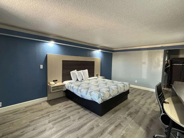 غرفة قياسية بسرير كينج، Studio6 Suites Memphis, TN – East Memphis 1/7