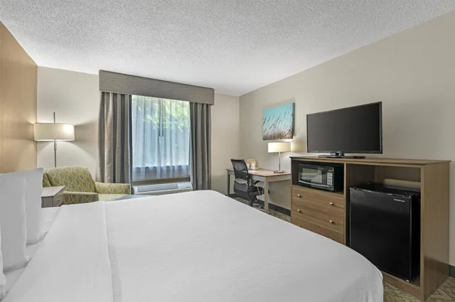 غرفة ثلاثية بسرير كينج، Best Western Center Inn 2/9