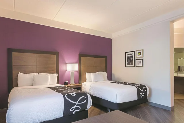 Room, 2 Double Beds, Bathtub, Accessible, La Quinta Inn & Suites by Wyndham Atlanta Alpharetta 4/8