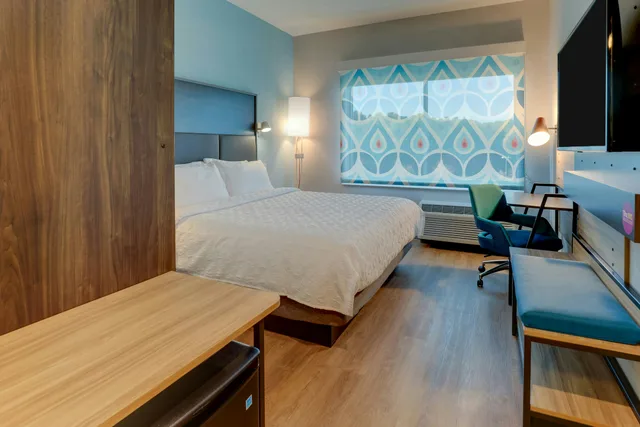 غرفة بسرير كينج، Tru by Hilton Smithfield I-95 4/6