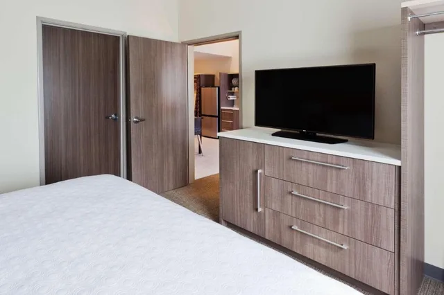 جناح بسرير كينج بغرفة نوم واحدة مع أريكة، Home2 Suites by Hilton Birmingham Colonnade 1/4