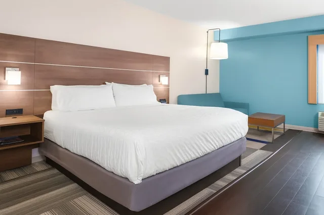 غرفة قياسية بسرير فردي، Holiday Inn Express Myrtle Beach-Broadway at the Beach 1/7