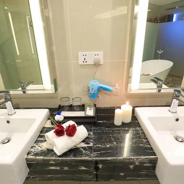 جناح بريميير، Eco Tree Hotel 6/7