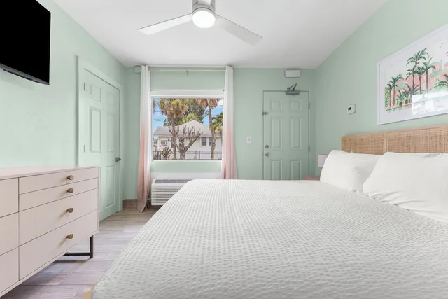 جناح بسرير كينج بغرفة نوم واحدة مع أريكة، Hotel Cabana Clearwater Beach 4/9