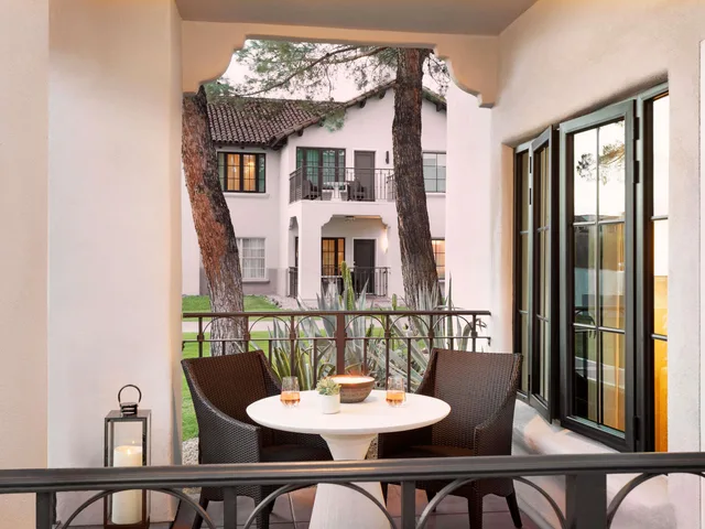 1 Bedroom, Suite, King Bed, Golf Course View, Balcony or Patio, Fairmont Scottsdale Princess 4/4