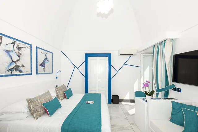 غرفة تنفيذية بسريرين منفصلين بإطلالة على البحر مع أريكة بحوض جاكوزي، Positano Art Hotel Pasitea 4/10
