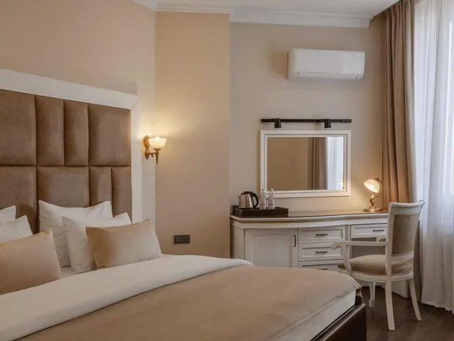 غرفة ديلوكس بسرير مزدوج وسرير فردي، Kazakhstan Hotel 2/3