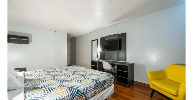 غرفة بسرير كينج، Motel6 Branford, CT - New Haven 4/5