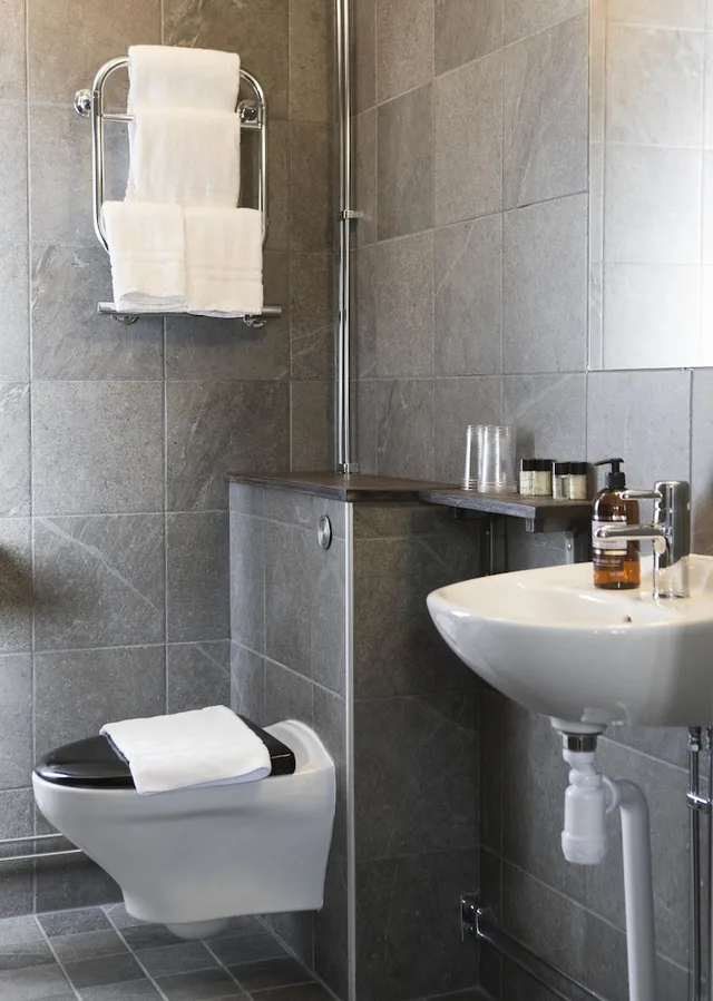 غرفة قياسية بسرير مزدوج، Hotell Bla Blom 2/3