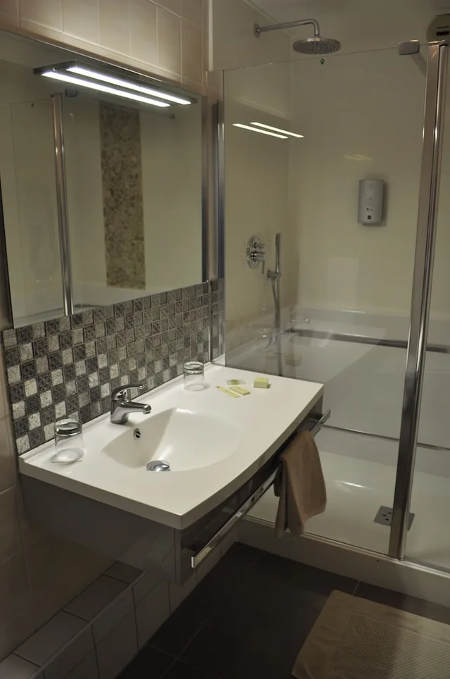 غرفة كومفورت بسرير مزدوج، Hotel Au Tambour 6/8