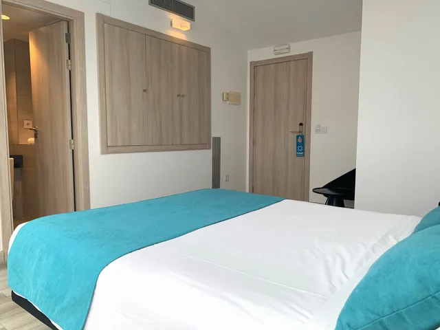 غرفة بسرير مزدوج أو سريرين منفصلين بإطلالة على المدينة، Pombal Rooms Santiago 9/10