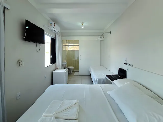 جناح أساسي بسرير مزدوج وسرير فردي، Pousada Praia Do Flamengo Salvador Bahia 1/5