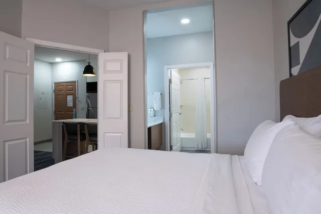 جناح بسرير كينج بغرفة نوم واحدة بمطبخ لذوي الإعاقة، Staybridge Suites Oklahoma City 5/9