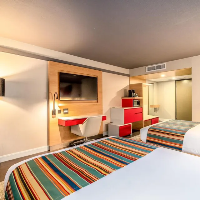 غرفة قياسية بسريرين كوين بإطلالة على المدينة، Century Park Hotel 2/7